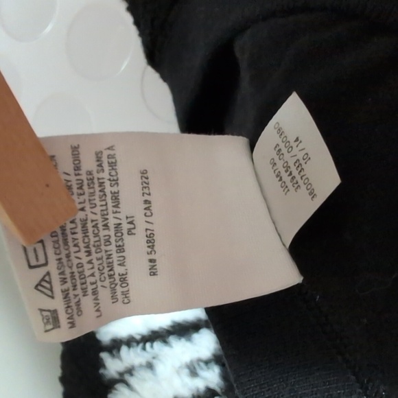 Victoria Secret's all over print Pink top size Medium spell out faux fur black - Picture 5 of 8